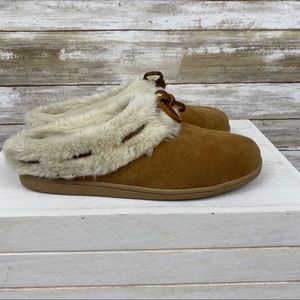 clarks pom pom slippers